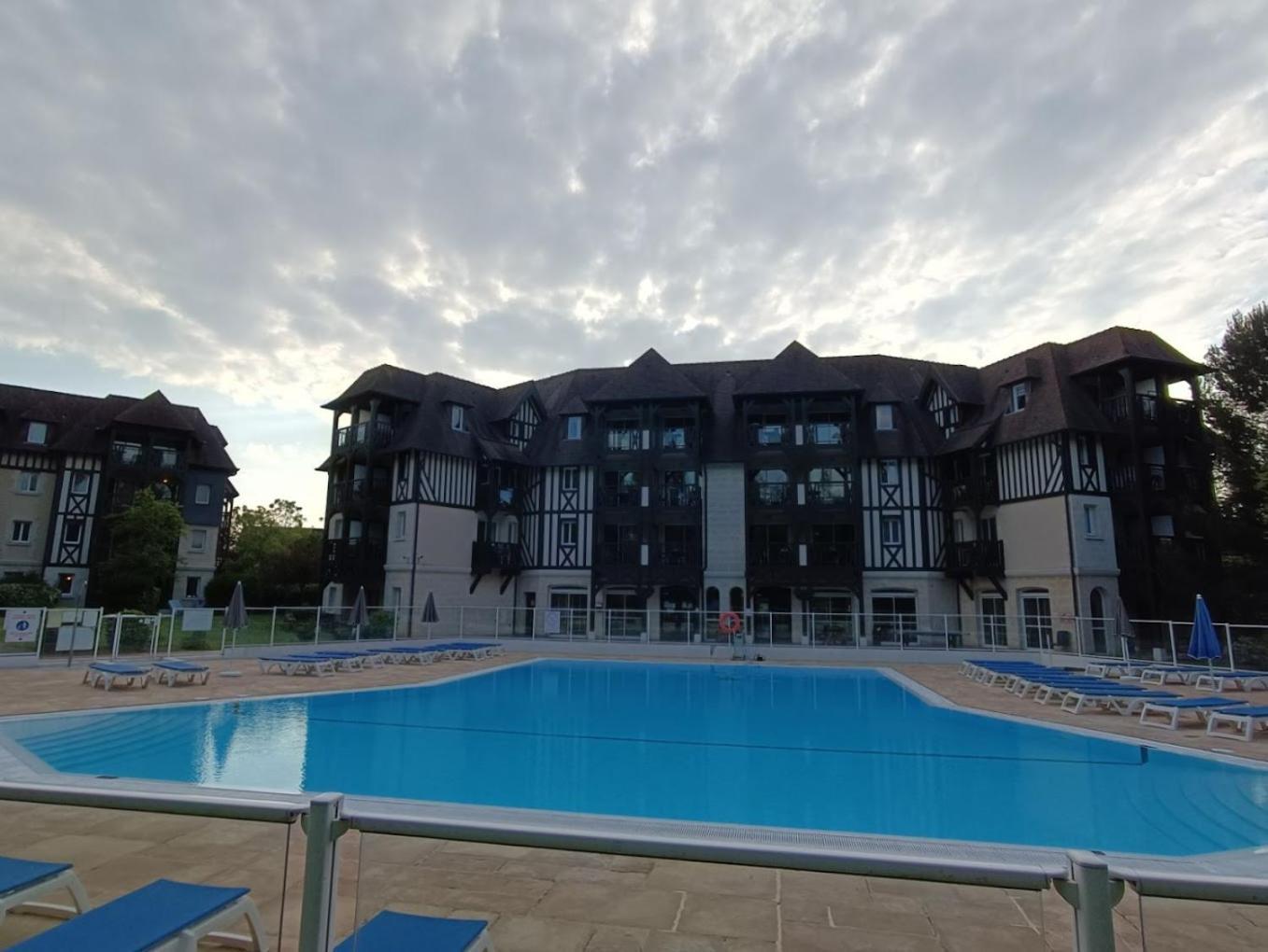 Appart 2 Chambres Piscine Chez Rox - Residence Du Golf Довиль Экстерьер фото